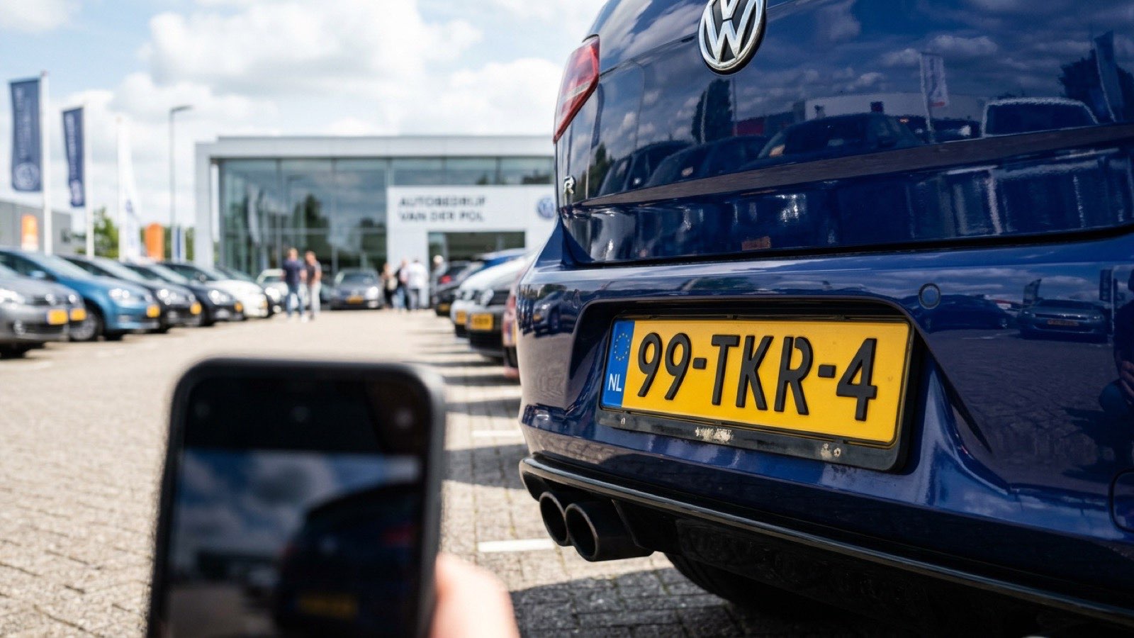 Buying from a dealer or a private seller in the Netherlands